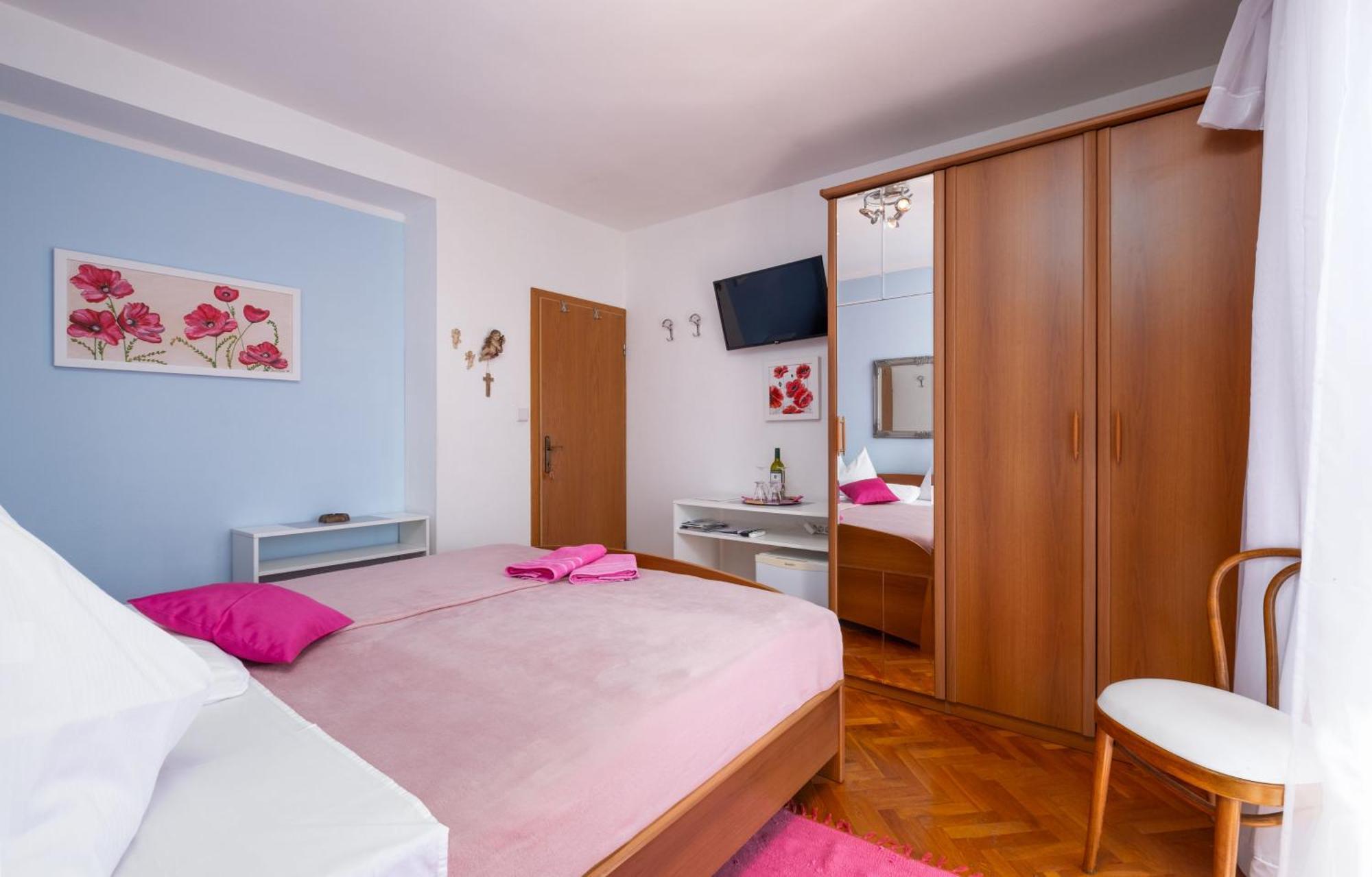Rooms Tupina By Paulina Mlini Luaran gambar